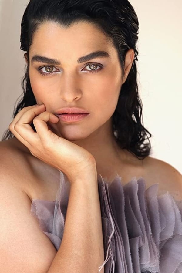 Image of Eve Harlow